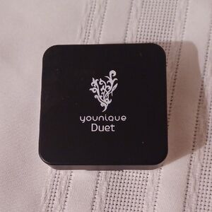 NWOT Younique Duet Compact in Elegant Black